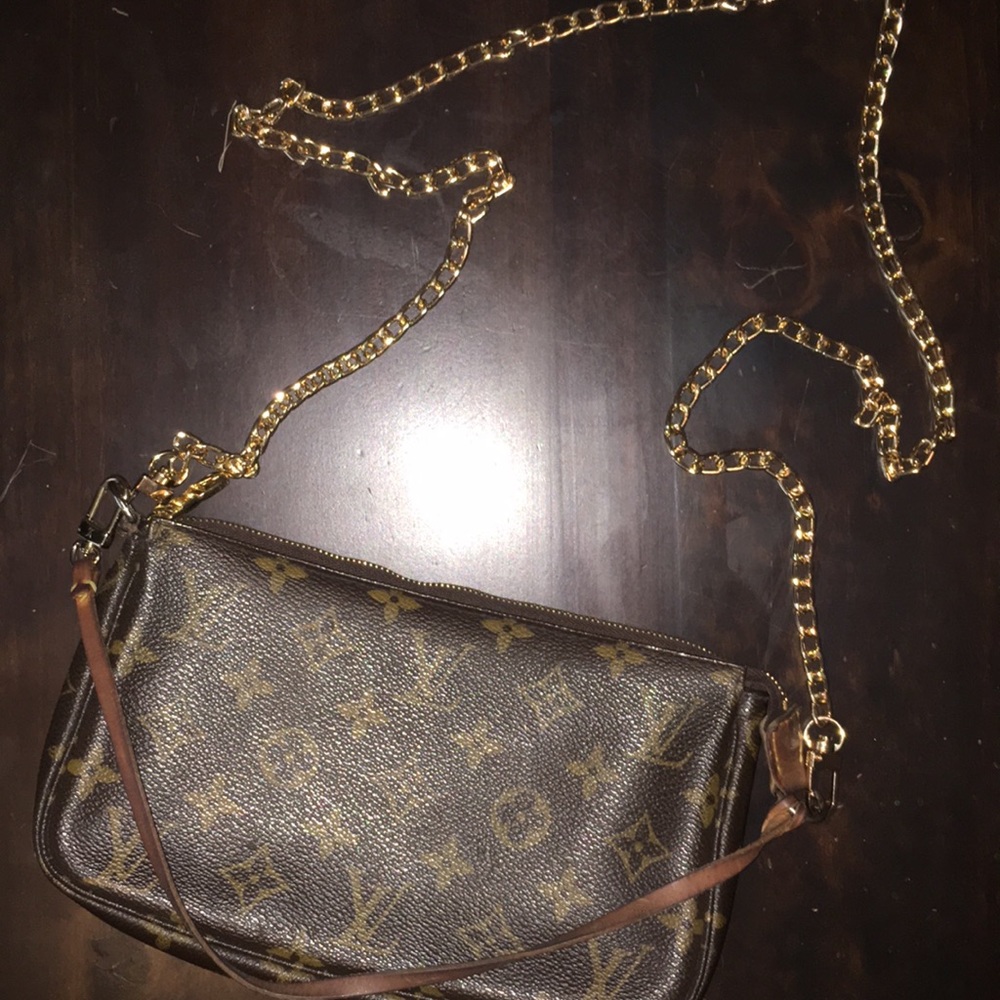 Authentic Louis Vuitton Pouchette
